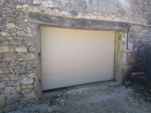 porte de garage en aluminium